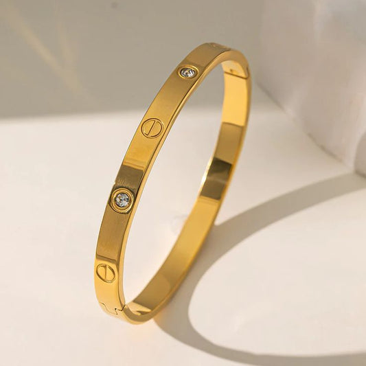 Luxury Gold Bracelet for Women | Elegant Beauty on Your Wrist